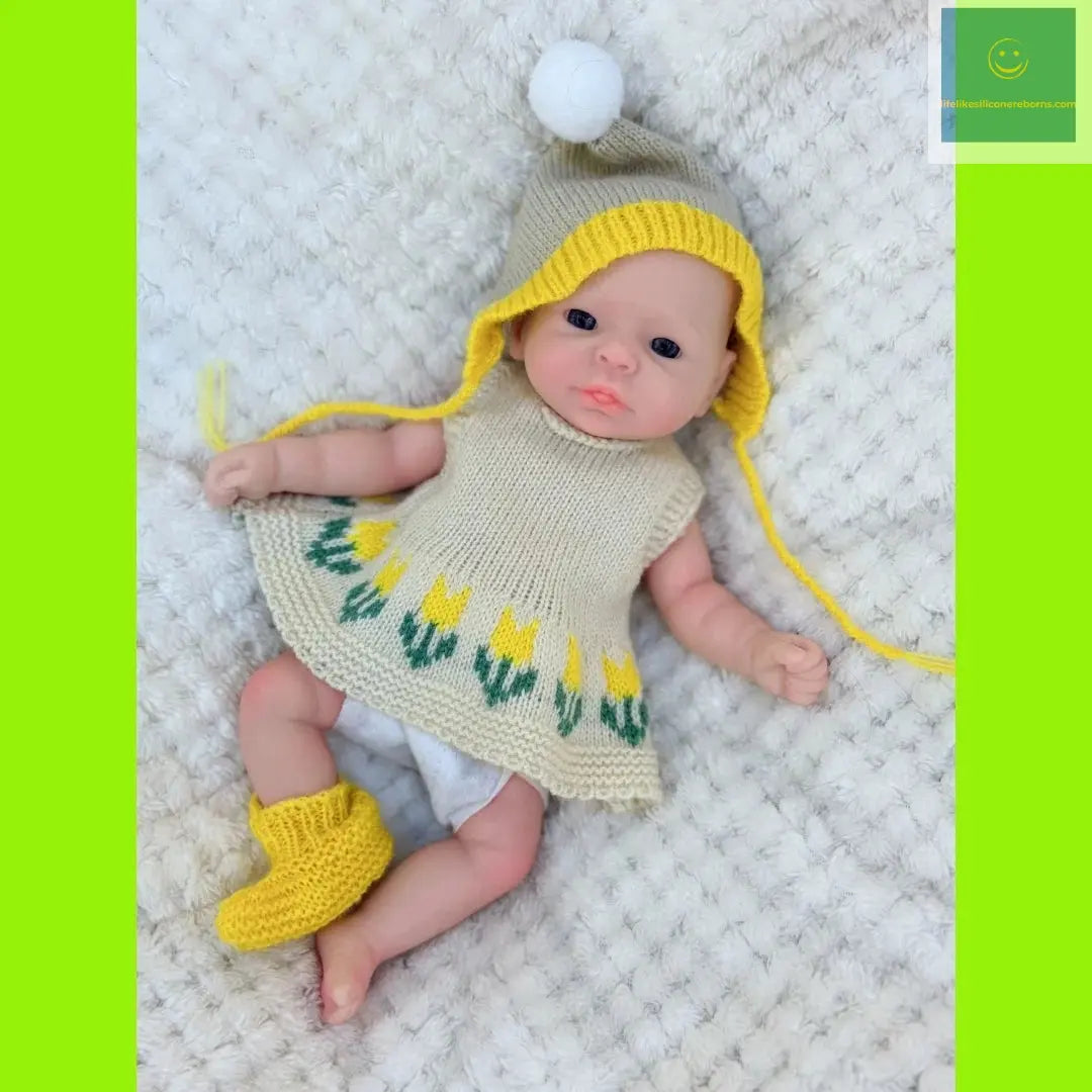 10Inch Open Eyes bebe reborn de silicona Girl Doll With Painted Skin Washable Doll Handmade Soft Touch Newborn Silicone Doll lifelikesiliconereborns.com