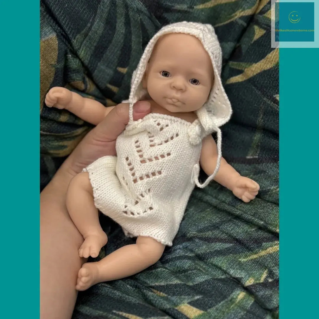10Inch Open Eyes bebe reborn de silicona Girl Doll With Painted Skin Washable Doll Handmade Soft Touch Newborn Silicone Doll lifelikesiliconereborns.com