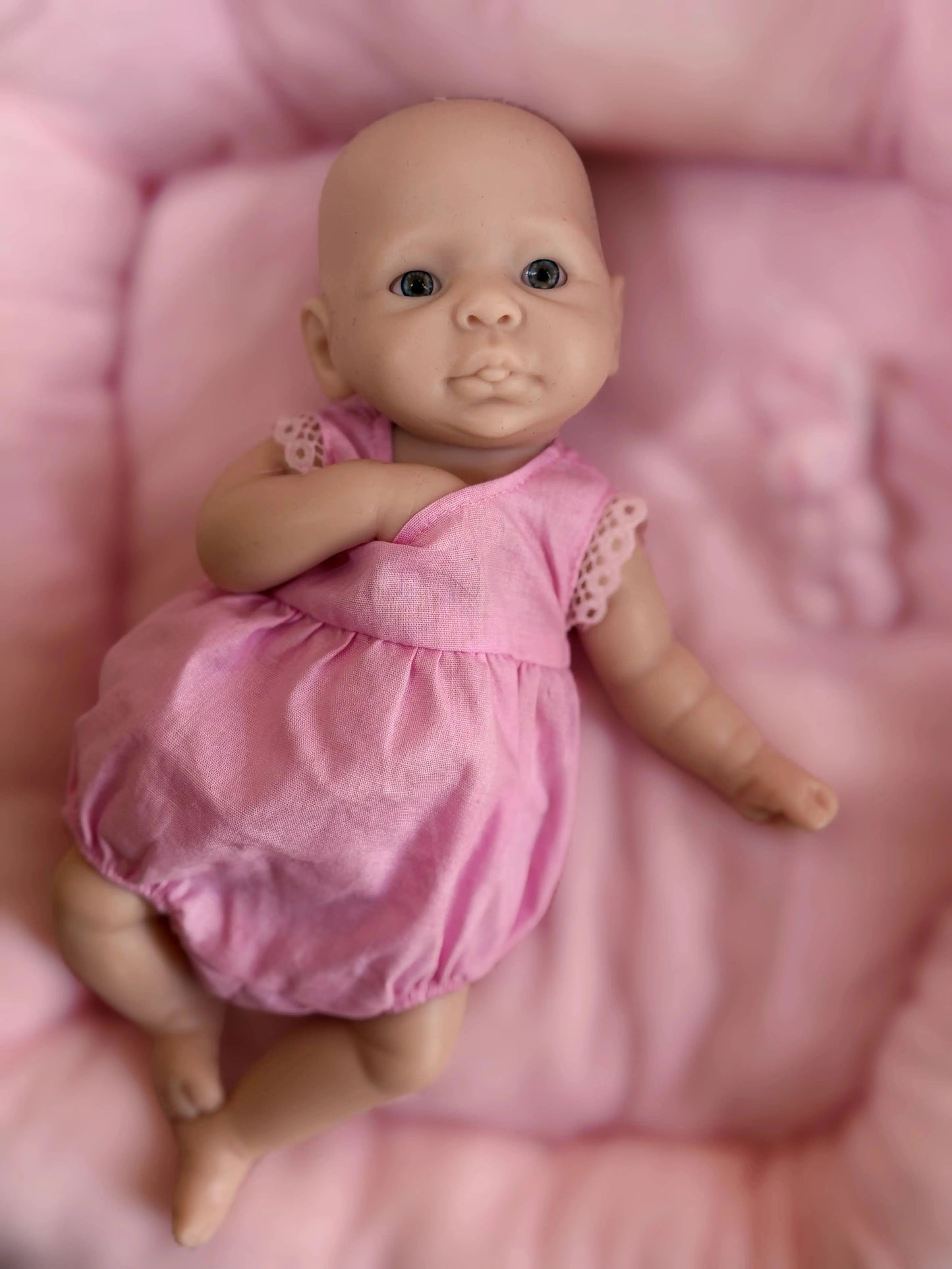 10Inch Open Eyes bebe reborn de silicona Girl Doll With Painted Skin Washable Doll Handmade Soft Touch Newborn Silicone Doll lifelikesiliconereborns.com