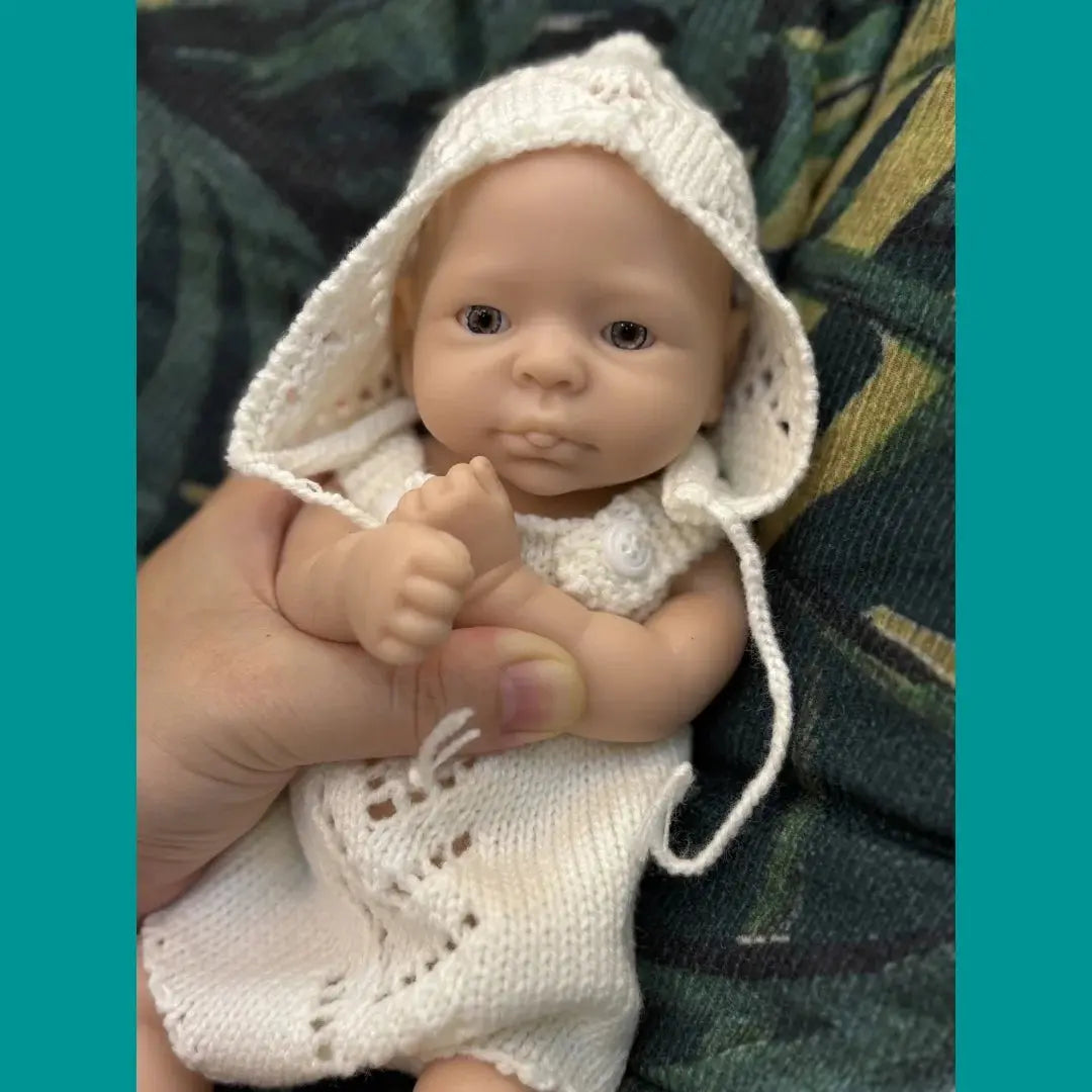 10Inch Open Eyes bebe reborn de silicona Girl Doll With Painted Skin Washable Doll Handmade Soft Touch Newborn Silicone Doll lifelikesiliconereborns.com