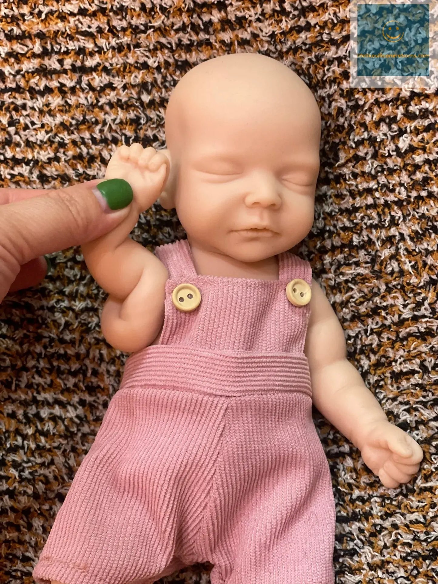 26cm Unpainted Close Eyes Full Body Solid Silicone Reborn Baby Girl Handmade Lifelike Real Bebe Reborn Corpo De Silicone Doll lifelikesiliconereborns.com