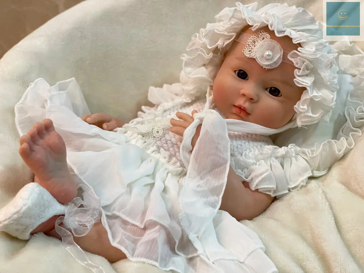 45cm Full Body Solid Silicone Bebe Reborn Girl 3D Painted Skin Handmade Lifelike Real Corpo De Silicone Doll lifelikesiliconereborns.com