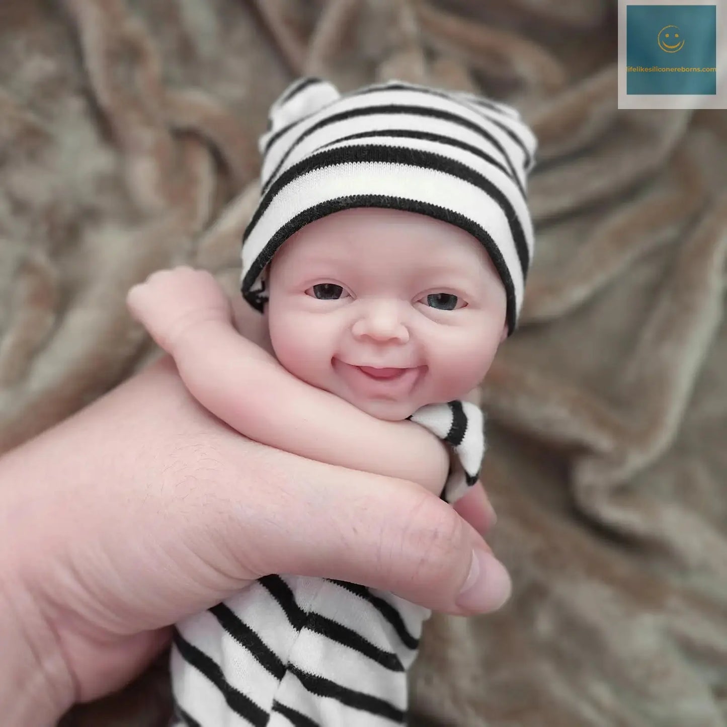 Reborn Silicone Baby Doll 7 Inch Mini Realistic Newborn Baby Dolls Full Body with Feeding Accessories for kids Christmas Gift lifelikesiliconereborns.com
