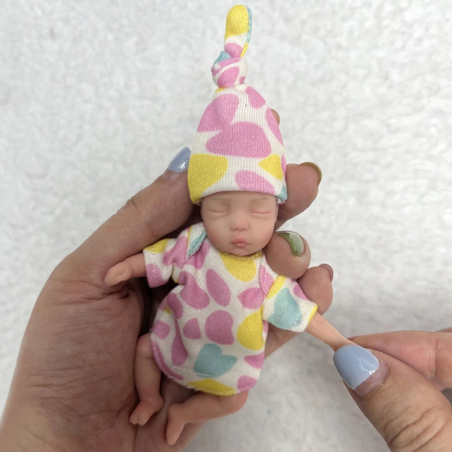 11CM Painted Mini Silicone Palm Girl With 2 Set of Outfits Cute Handmade Full Body Solid Reborn Baby Doll Toys реборн мальчик lifelikesiliconereborns.com