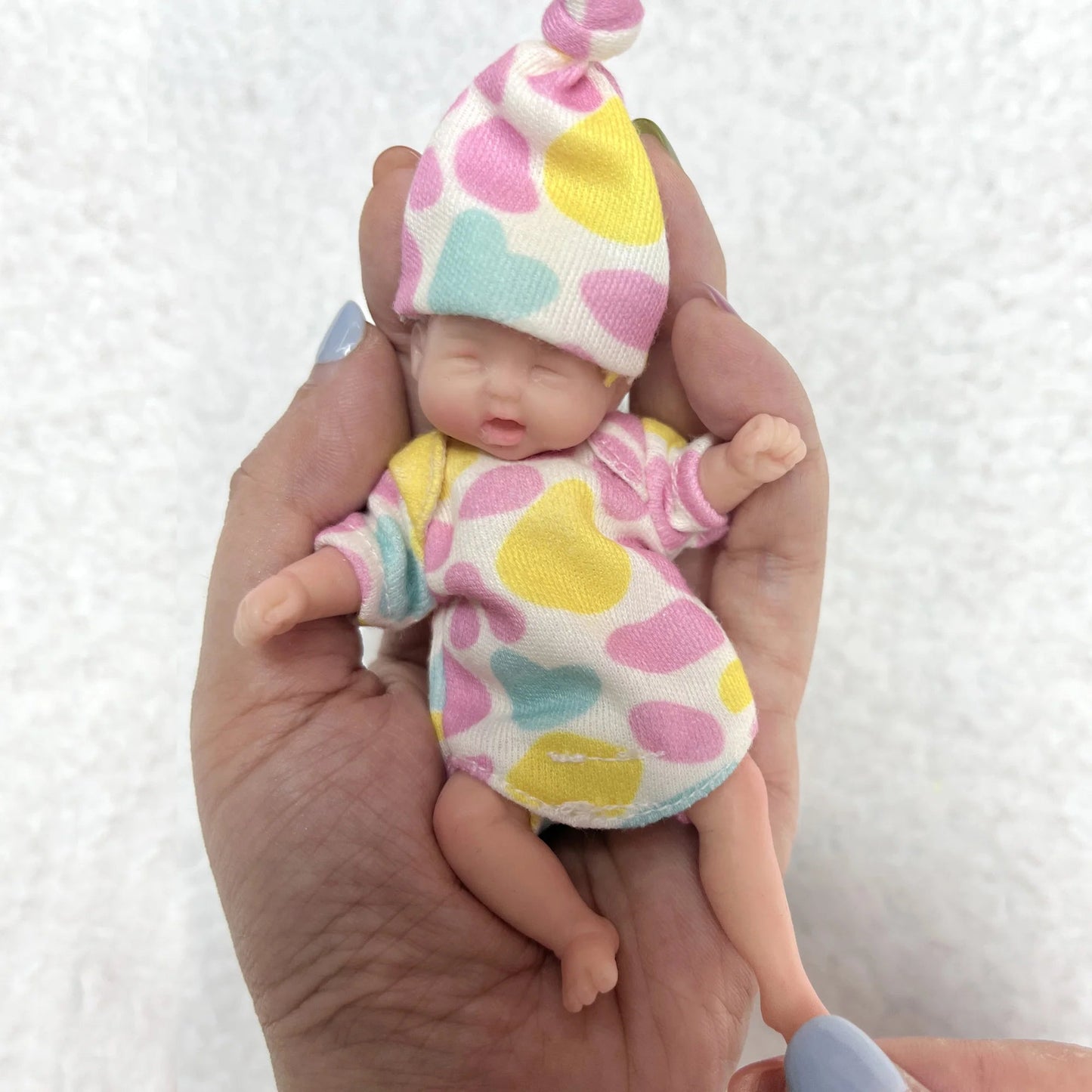 11CM Painted Mini Silicone Palm Girl With 2 Set of Outfits Cute Handmade Full Body Solid Reborn Baby Doll Toys реборн мальчик lifelikesiliconereborns.com