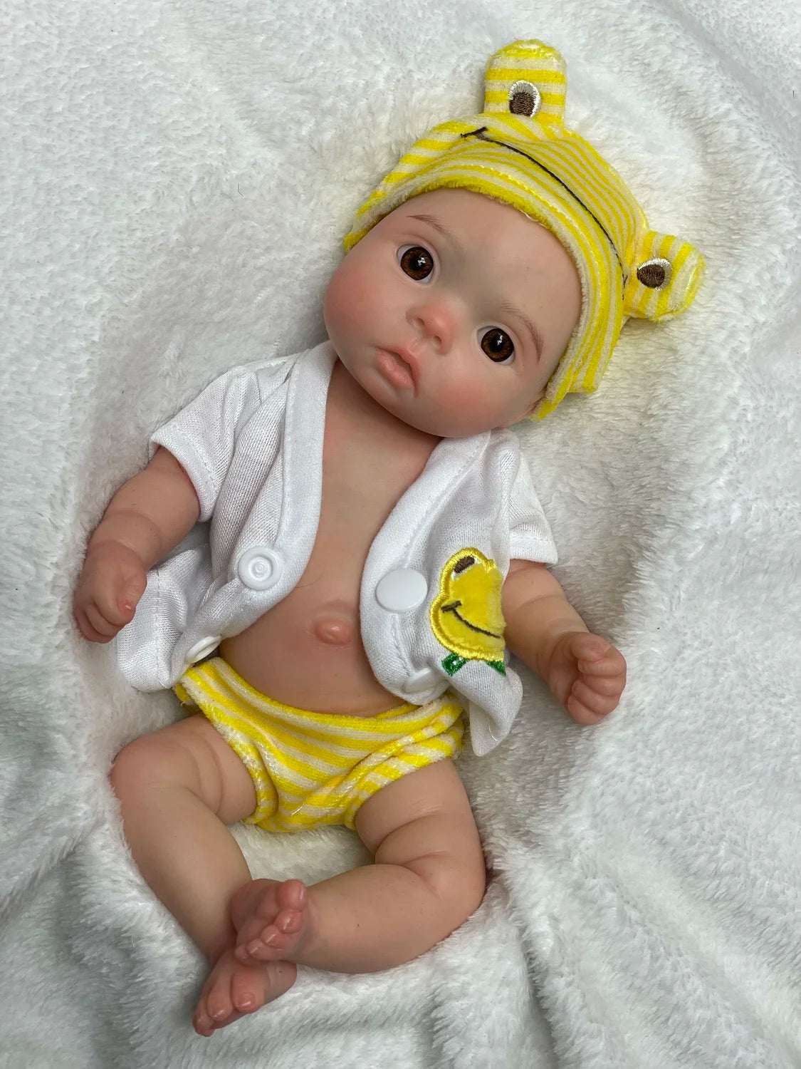 2 Styles Big Eyes Waterproof Silicone Bebe Reborn Girl With Cuddly Outfits Soft Touch Handmade Lifelike reales para niñas lifelikesiliconereborns.com