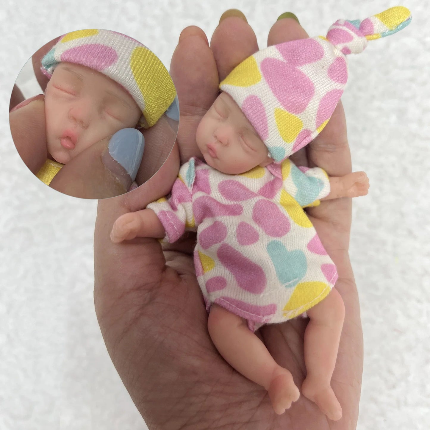 11CM Painted Mini Silicone Palm Girl With 2 Set of Outfits Cute Handmade Full Body Solid Reborn Baby Doll Toys реборн мальчик lifelikesiliconereborns.com