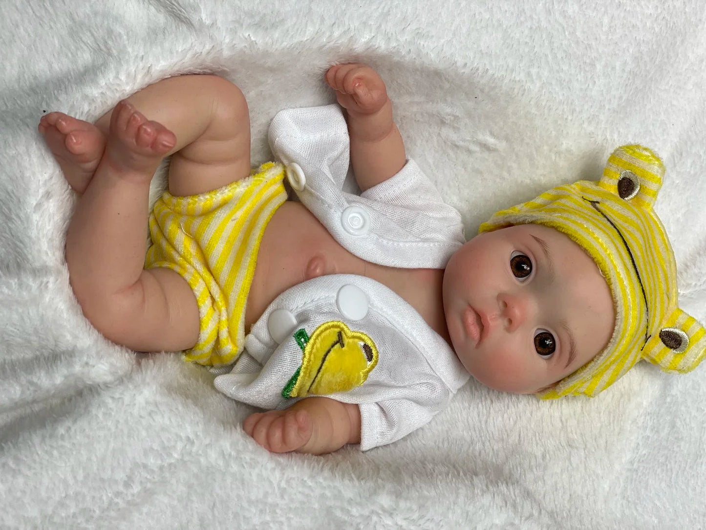 2 Styles Big Eyes Waterproof Silicone Bebe Reborn Girl With Cuddly Outfits Soft Touch Handmade Lifelike reales para niñas lifelikesiliconereborns.com