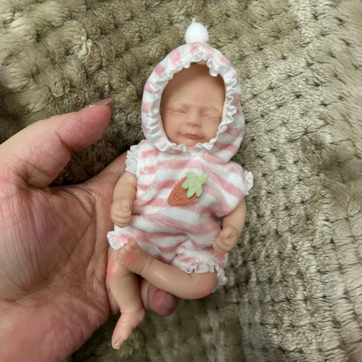 15CM Painted Full Body Solid Silicone Reborn Mini Palm Bebe Dolls Handmade Cute Girl Reborn Silicone Dolls реборн мальчик lifelikesiliconereborns.com