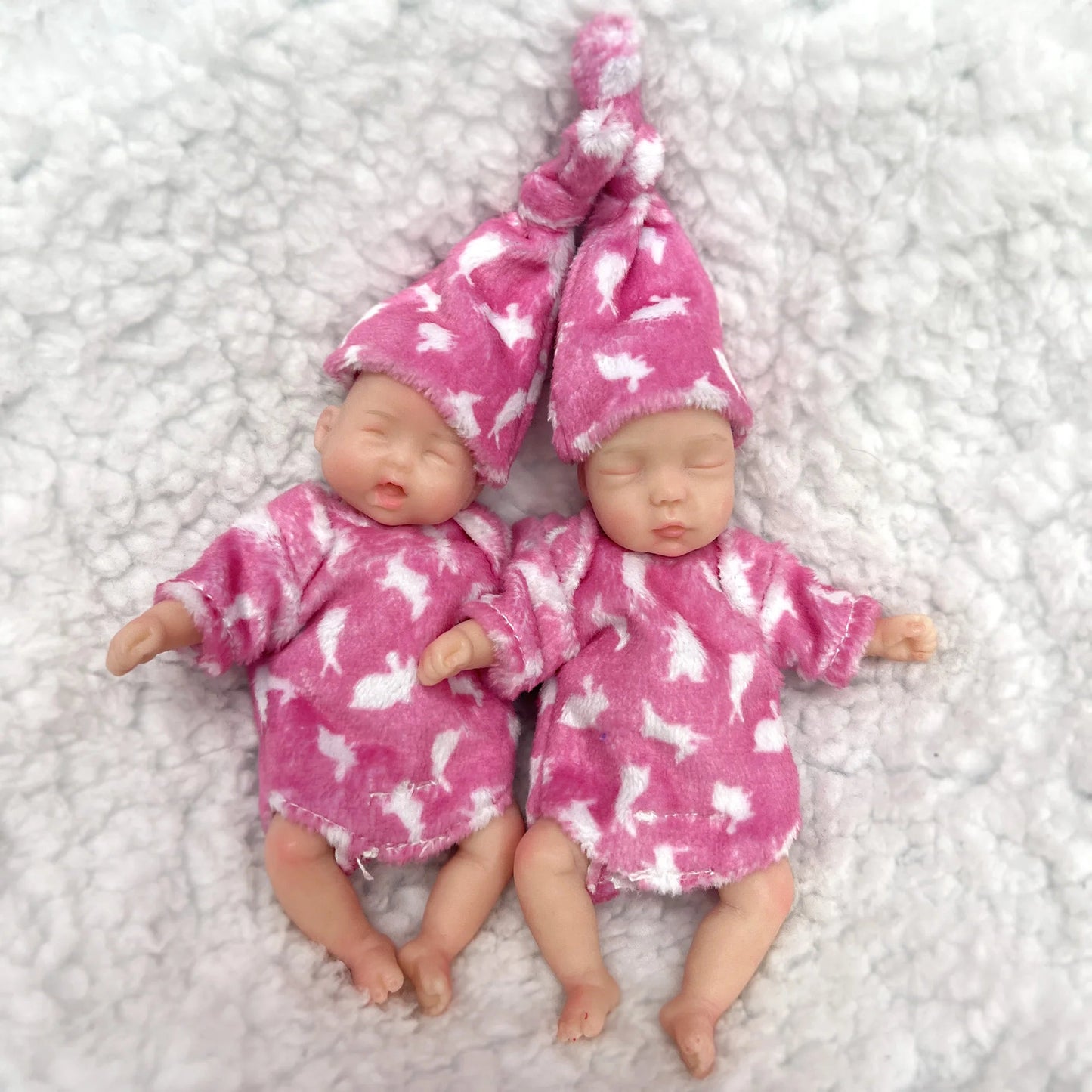 11CM Painted Mini Silicone Palm Girl With 2 Set of Outfits Cute Handmade Full Body Solid Reborn Baby Doll Toys реборн мальчик lifelikesiliconereborns.com