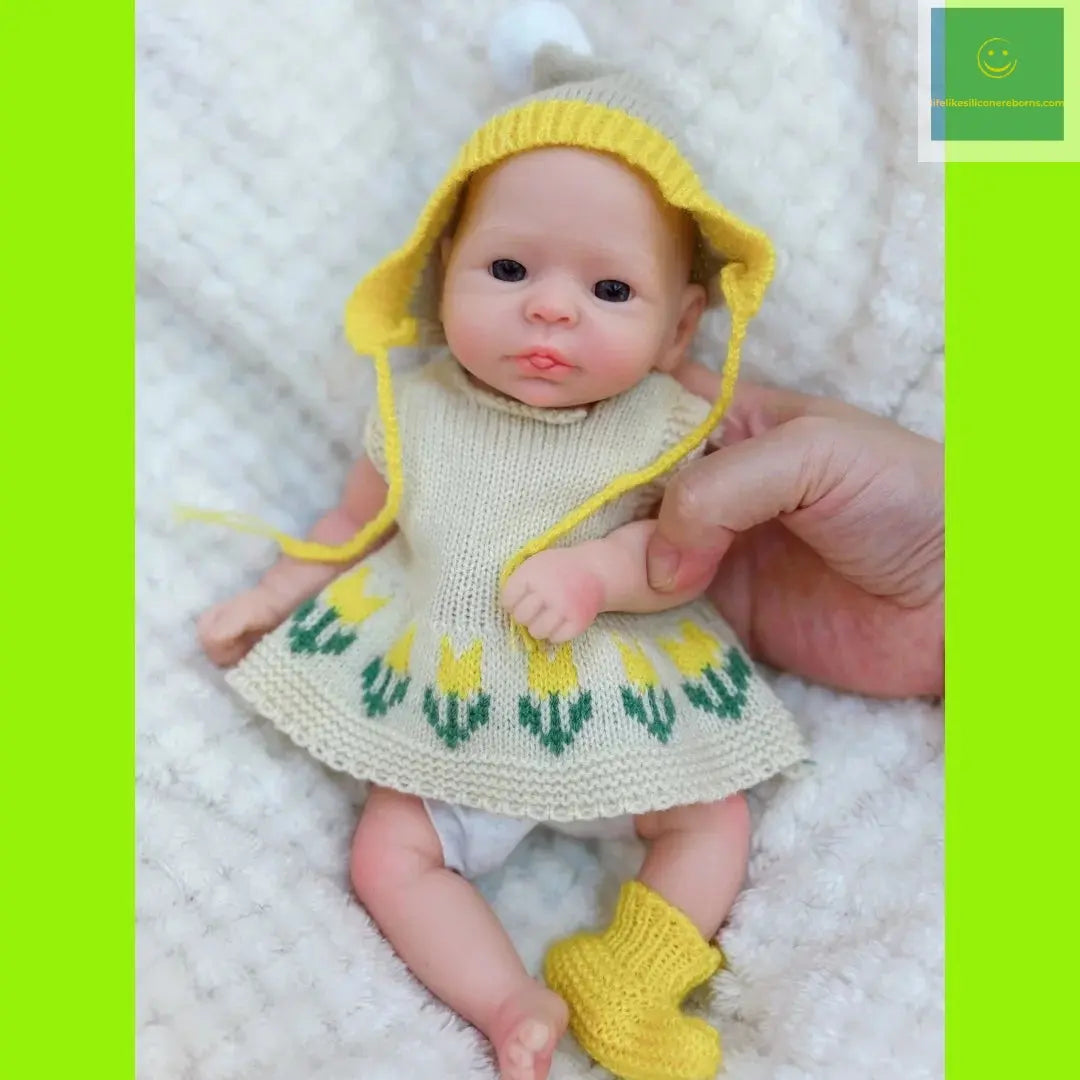 10Inch Open Eyes bebe reborn de silicona Girl Doll With Painted Skin Washable Doll Handmade Soft Touch Newborn Silicone Doll lifelikesiliconereborns.com