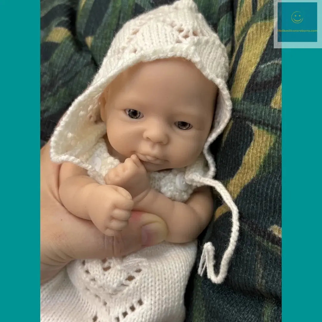 10Inch Open Eyes bebe reborn de silicona Girl Doll With Painted Skin Washable Doll Handmade Soft Touch Newborn Silicone Doll lifelikesiliconereborns.com