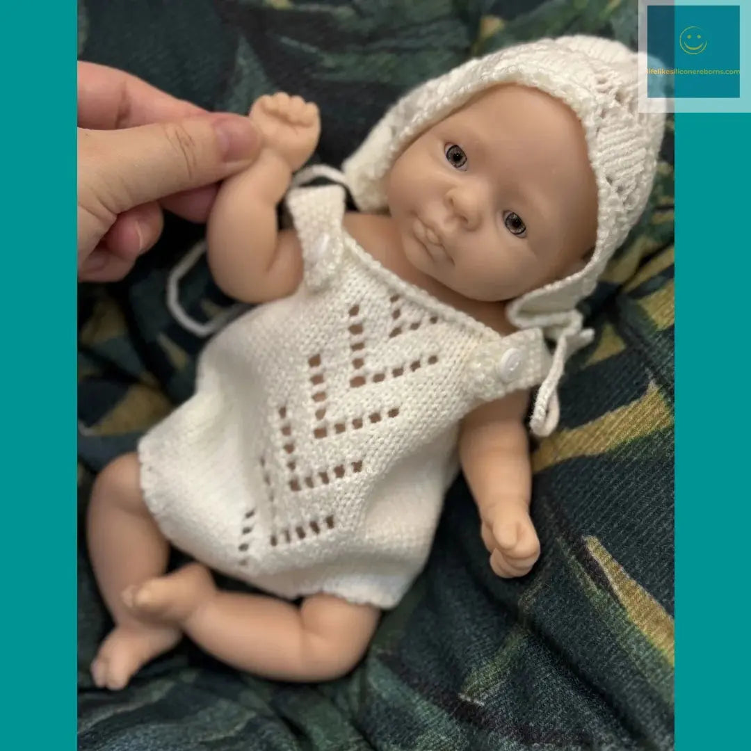 10Inch Open Eyes bebe reborn de silicona Girl Doll With Painted Skin Washable Doll Handmade Soft Touch Newborn Silicone Doll lifelikesiliconereborns.com