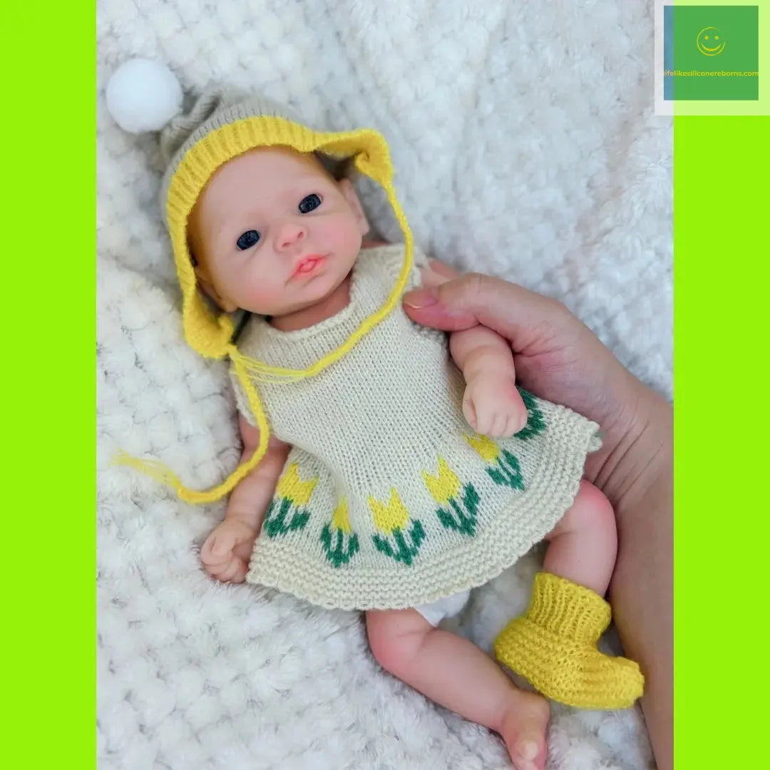 10Inch Open Eyes bebe reborn de silicona Girl Doll With Painted Skin Washable Doll Handmade Soft Touch Newborn Silicone Doll - lifelikesiliconereborns.com