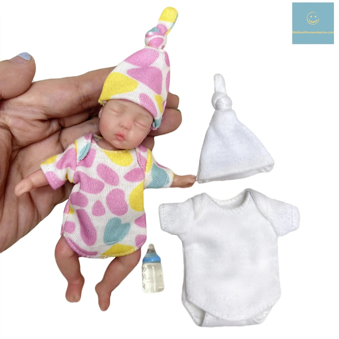 11CM Painted Mini Silicone Palm Girl With 2 Set of Outfits Cute Handmade Full Body Solid Reborn Baby Doll Toys реборн мальчик - lifelikesiliconereborns.com