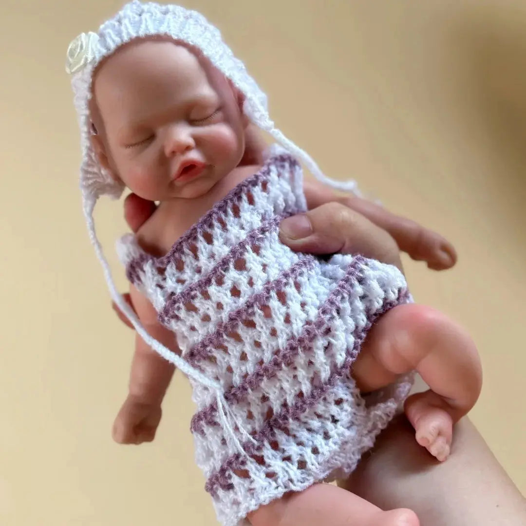 26cm Close Eyes  Washable Full Body muñeca de silicona Girl Doll With Rooted Eyelashes 3D Painted Skin Soft Touch Reborn Doll lifelikesiliconereborns.com