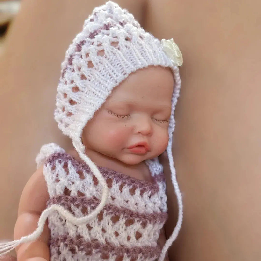26cm Close Eyes  Washable Full Body muñeca de silicona Girl Doll With Rooted Eyelashes 3D Painted Skin Soft Touch Reborn Doll lifelikesiliconereborns.com