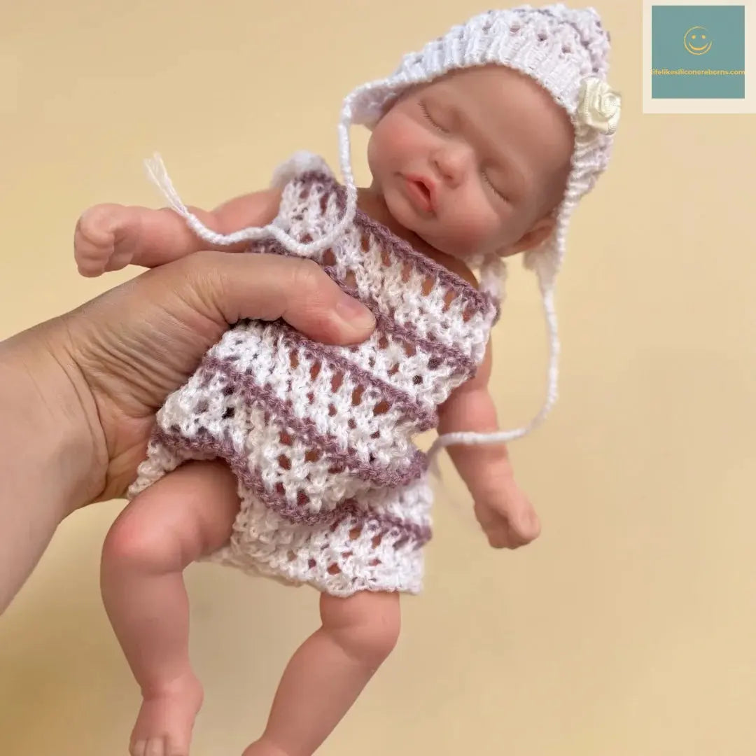 26cm Close Eyes  Washable Full Body muñeca de silicona Girl Doll With Rooted Eyelashes 3D Painted Skin Soft Touch Reborn Doll lifelikesiliconereborns.com
