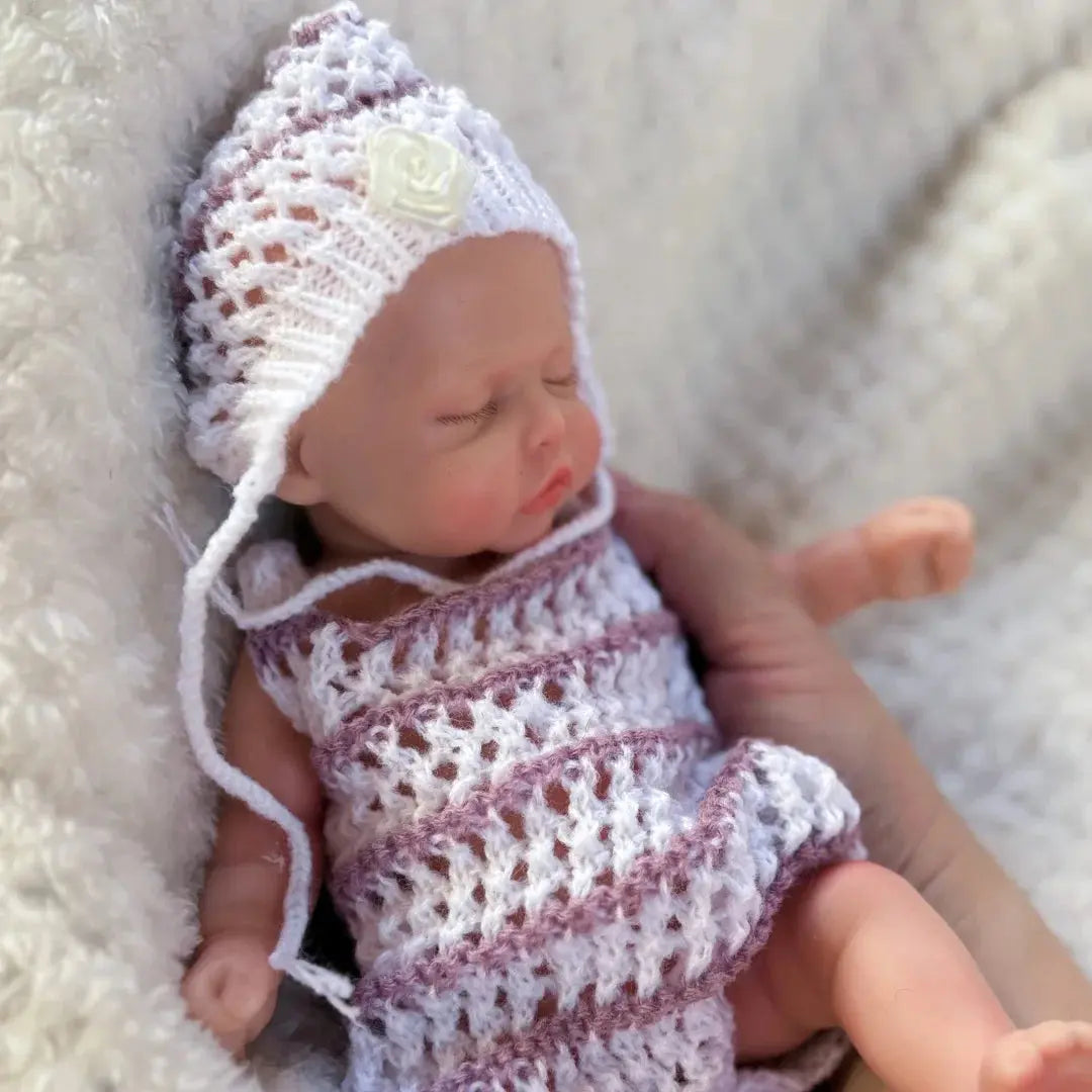 26cm Close Eyes  Washable Full Body muñeca de silicona Girl Doll With Rooted Eyelashes 3D Painted Skin Soft Touch Reborn Doll lifelikesiliconereborns.com