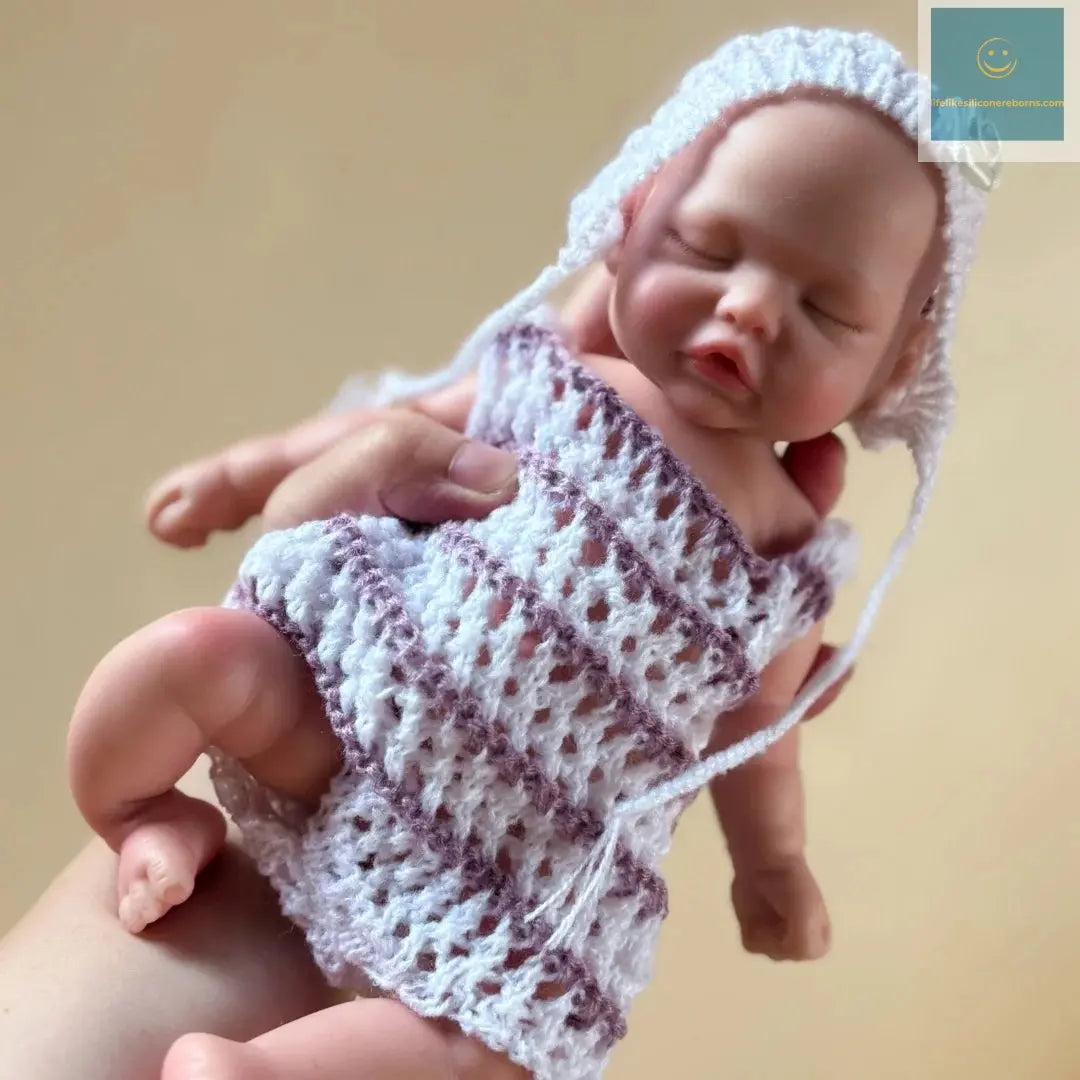 26cm Close Eyes  Washable Full Body muñeca de silicona Girl Doll With Rooted Eyelashes 3D Painted Skin Soft Touch Reborn Doll lifelikesiliconereborns.com