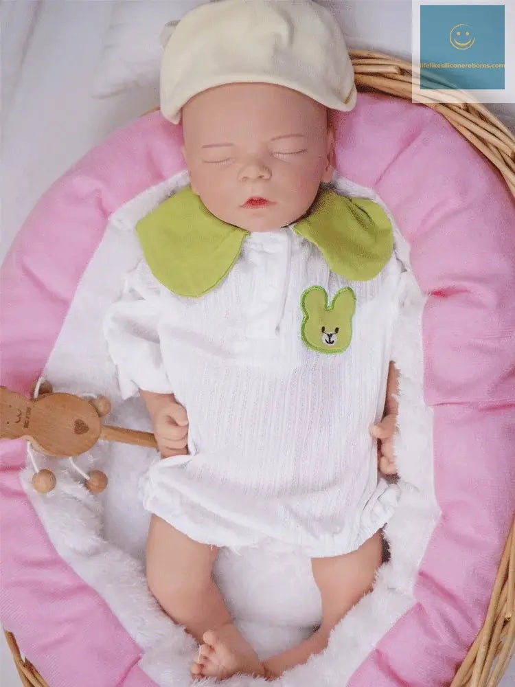 45.5cm all-silicone reborn doll can be made up and dressed up body soft boy, 2.9kg lifelikesiliconereborns.com