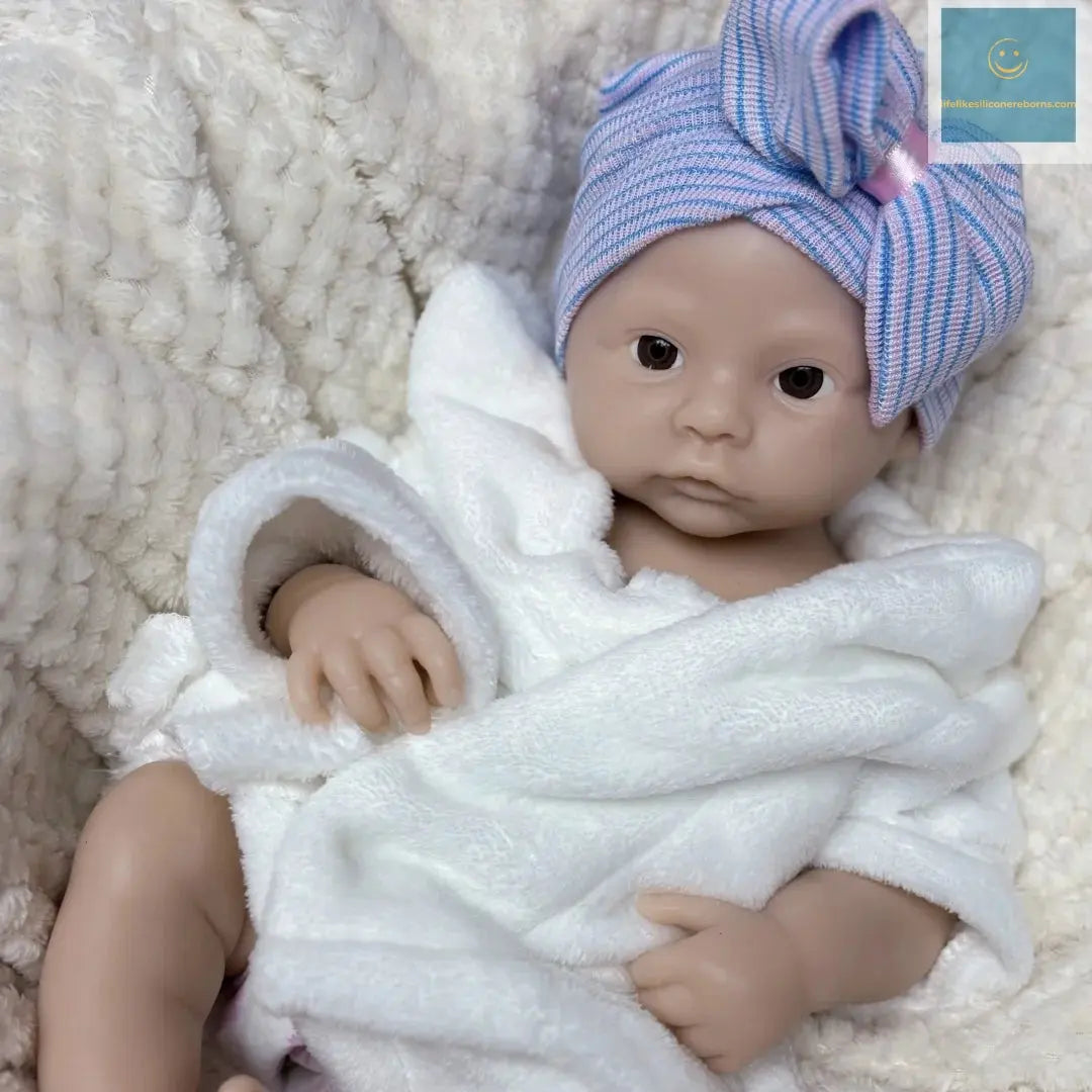 45cm Open Mouth Meadow Solid Silicone bébé reborn Girl With Unpaint Skin Waterproof Newborn Girl Doll Corpo De Silicone Doll lifelikesiliconereborns.com