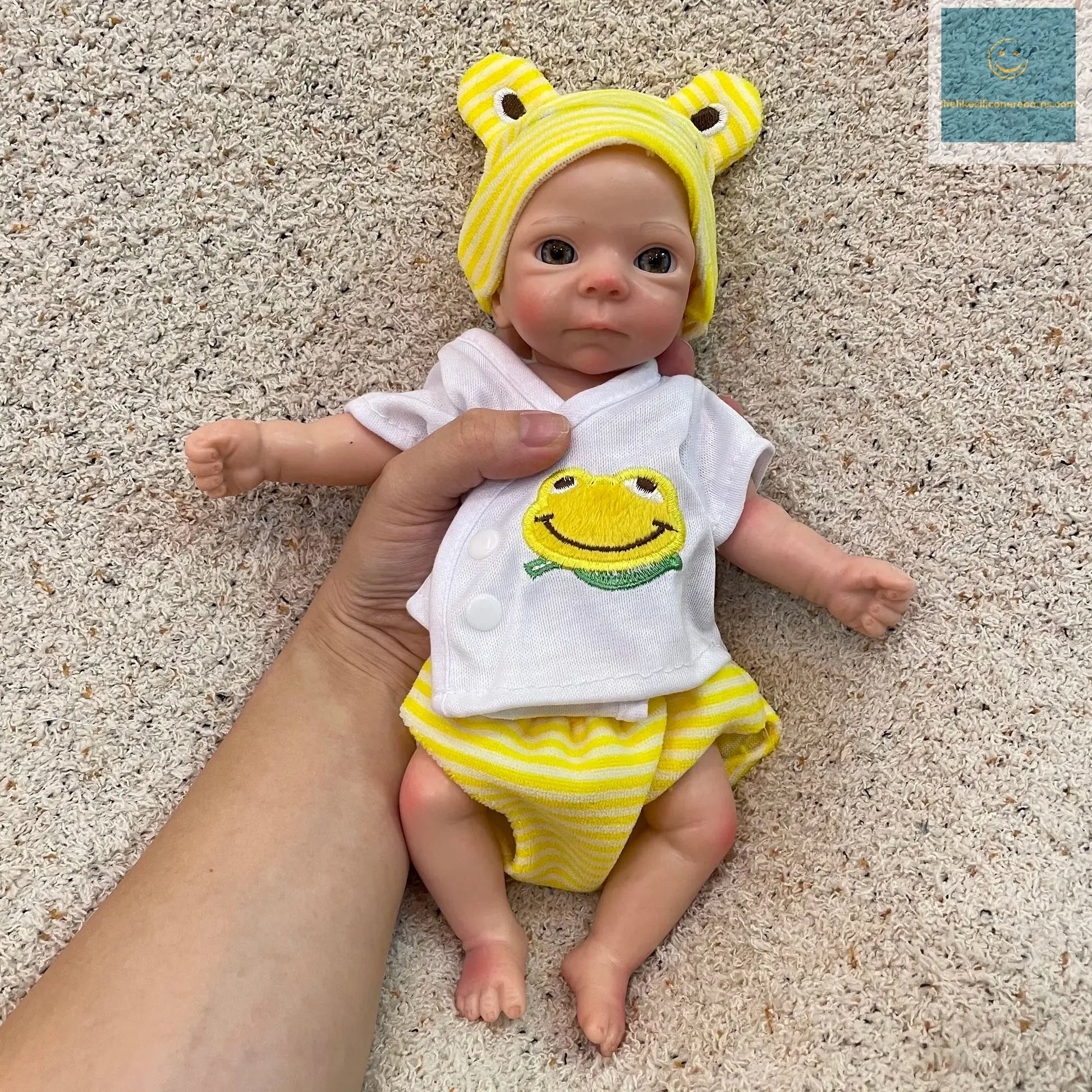 8styles/26cm Open and Close Eyes Cute Soft Full Body Solid Silicone Girl 3D Painted Skin Lifelike Real Corpo De Silicone Doll lifelikesiliconereborns.com