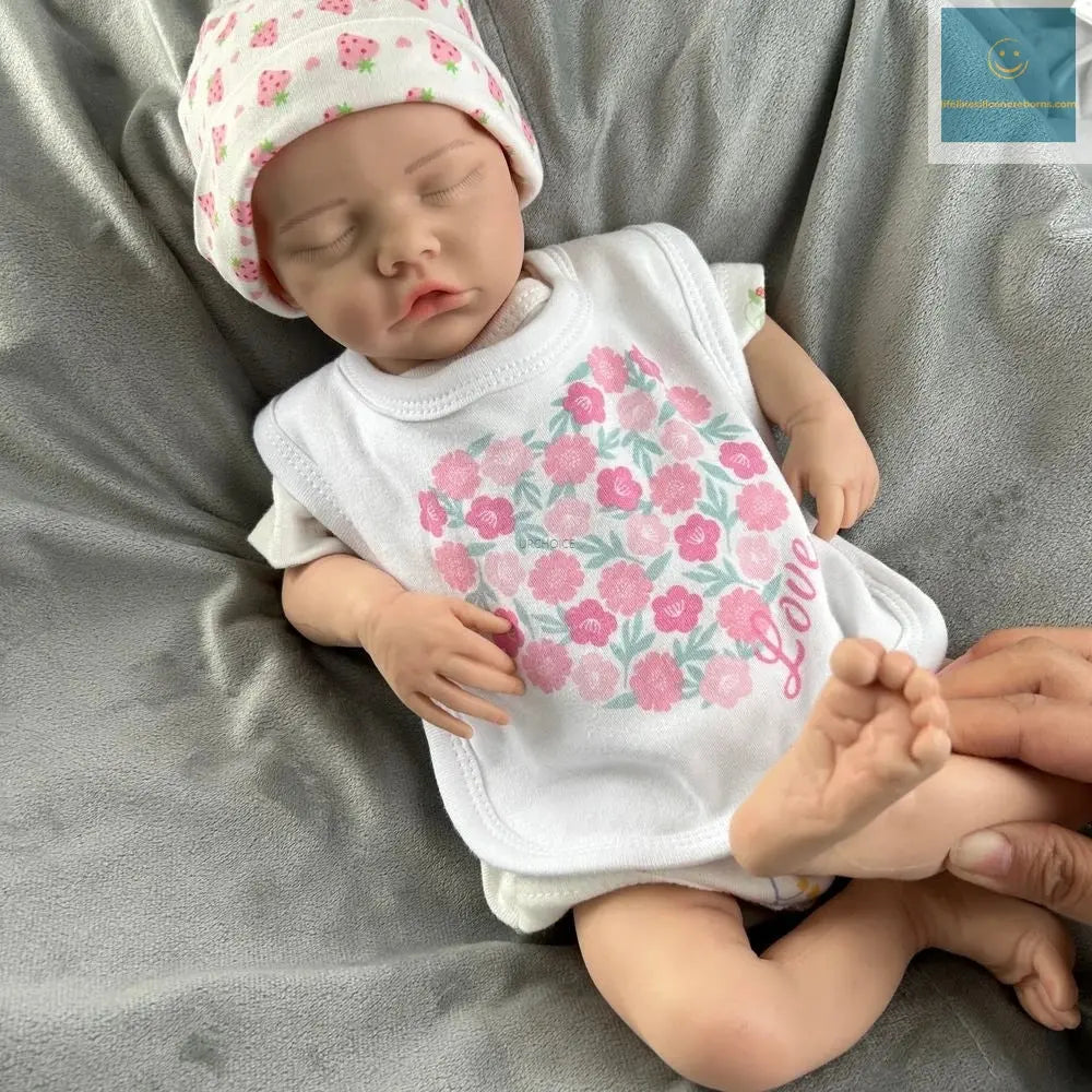 Highly Detailed 3D Skin Silicone Reborn Baby Girl Soft Durable Materials Waterproof Dolls For Collectors Anti-Stress Kids Toy lifelikesiliconereborns.com