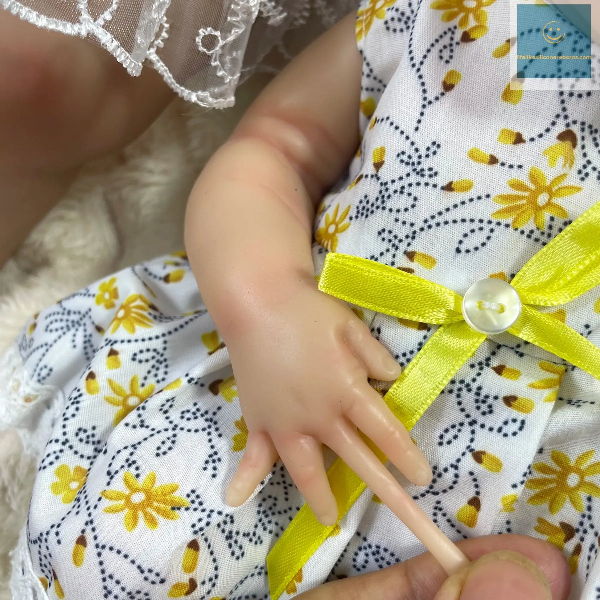 Mini 33 CM Full Silicon Reborn Baby Doll Meadow Lifelike Soft Solid Silicone Body Girl Washable Christmas Gift Toy lifelikesiliconereborns.com