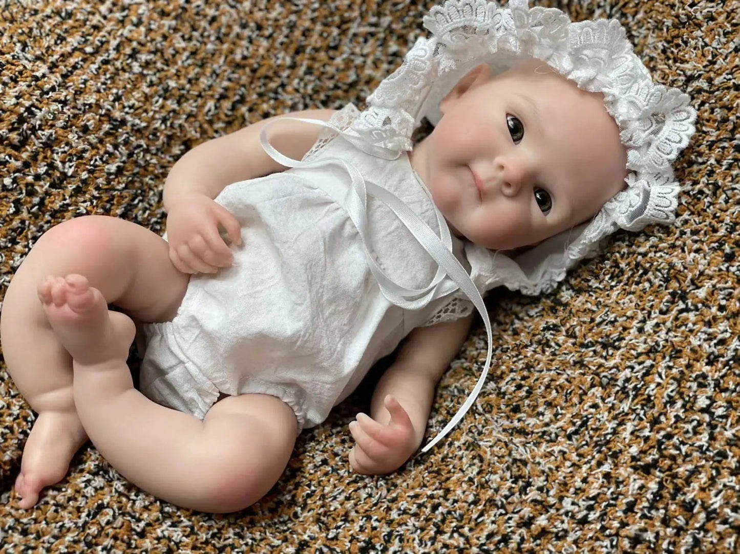 33cm Open Eyes Bettie Solid Silicone Bebe Reborn Girl Paint/Unpaint Soft Toching Feeling Newborn Baby Lifelike reales para niñas lifelikesiliconereborns.com
