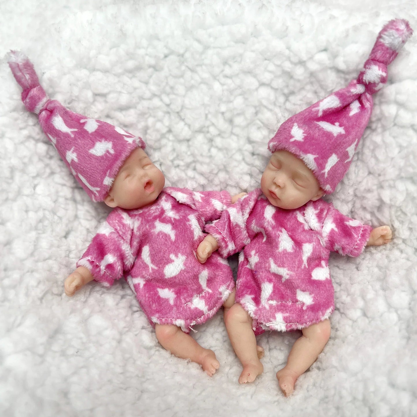 11CM Painted Mini Silicone Palm Girl With 2 Set of Outfits Cute Handmade Full Body Solid Reborn Baby Doll Toys реборн мальчик lifelikesiliconereborns.com