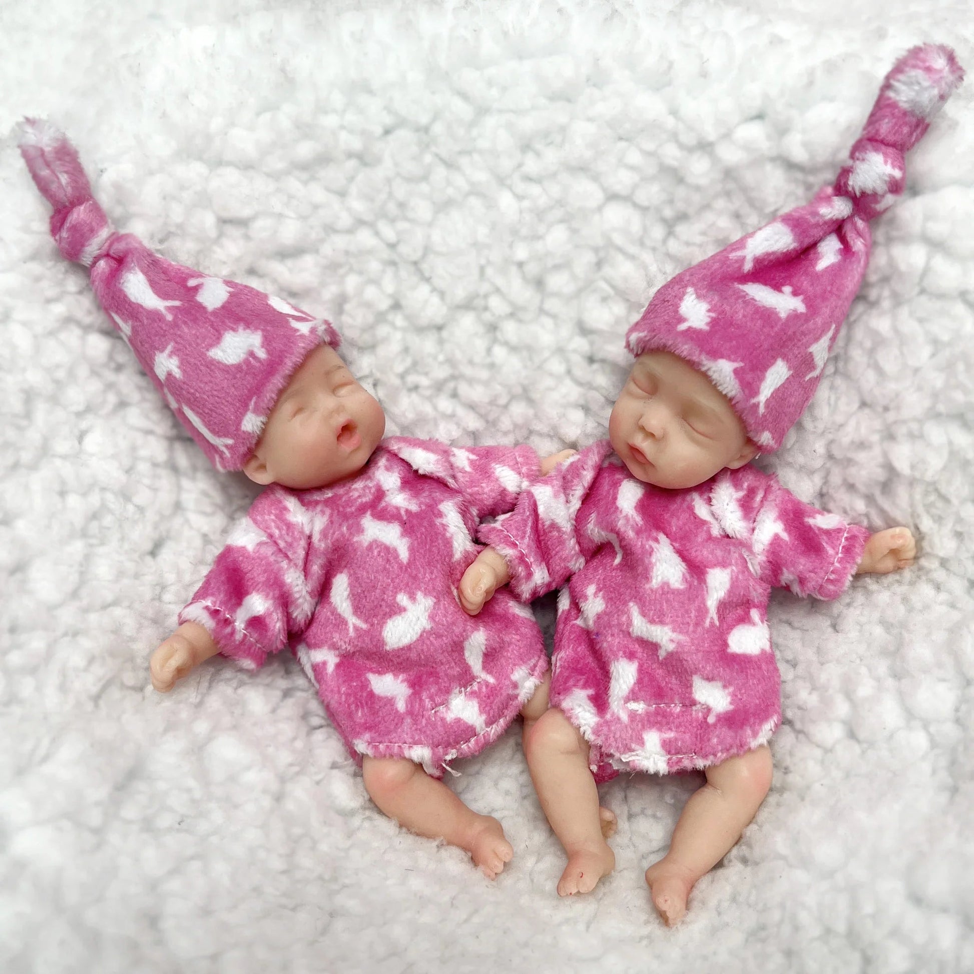 11CM Painted Mini Silicone Palm Girl With 2 Set of Outfits Cute Handmade Full Body Solid Reborn Baby Doll Toys реборн мальчик lifelikesiliconereborns.com