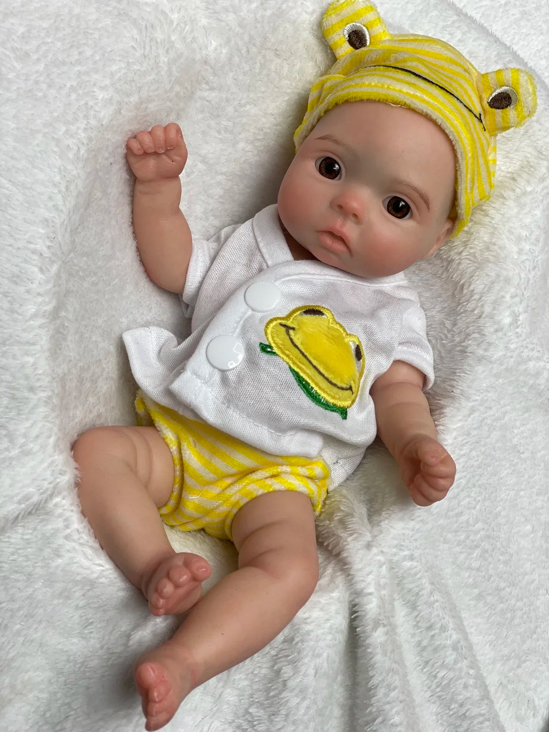 2 Styles Big Eyes Waterproof Silicone Bebe Reborn Girl With Cuddly Outfits Soft Touch Handmade Lifelike reales para niñas lifelikesiliconereborns.com